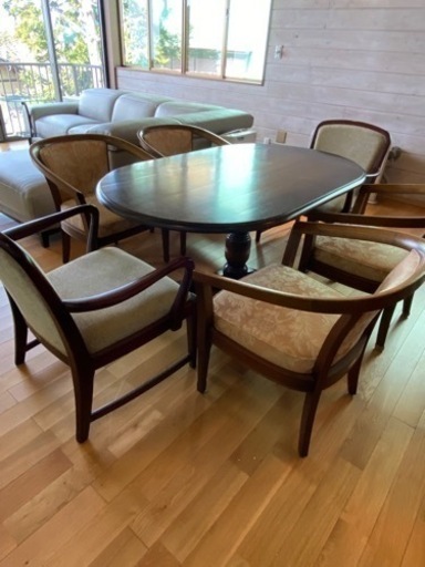 ダイニングテーブルと椅子6脚肘付セット！(状態美品)