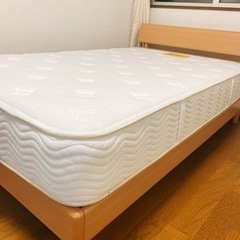 Simmons(シモンズ)マットレス　セミダブル木製ベッドの画像