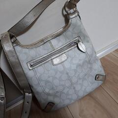 COACHコーチシグネチャーレディースショルダーバッグ！