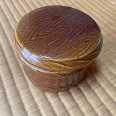 酒樽風の陶器(菓子入れ？)
