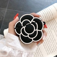 海外購入！CHANEL カメリア Apple イヤホン用アクセサリー 収納ケース イヤフォン ケースの画像