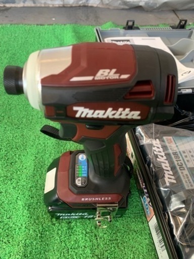 未使用品 マキタ インパクトドライバー 18V TD172DGXAR