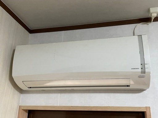 【決まりました】引っ越しのため保証期間中の冷暖房付きエアコン格安でお譲り致します。