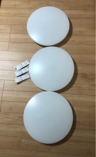【取引中】LEDシーリングライトおそらく６畳用３個あります