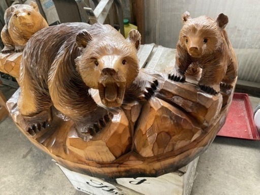 木彫りのクマの置物（親子3頭）