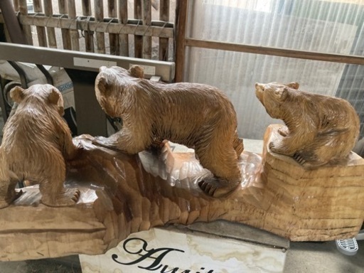 木彫りのクマの置物（親子3頭）