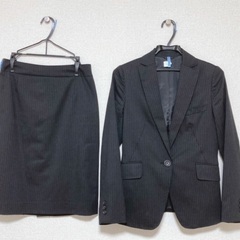 【至急】女性用スーツ上下セット・黒ストライプ【クリーニング済】