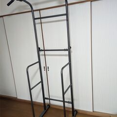 自宅筋トレセット　ダンベル　ベンチ　ぶら下がり健康器の画像