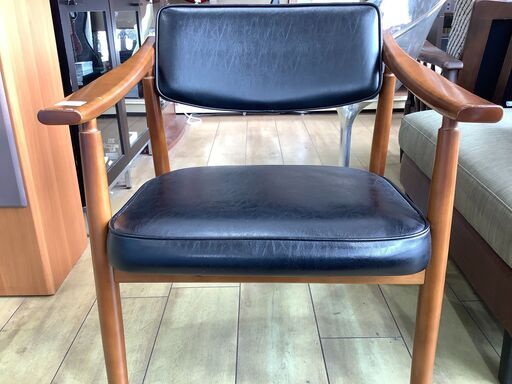 【トレファク花小金井】アームチェア　カリモク60　ブラック×ブラウン　キズ有 中古家具 武蔵野市 小平市 小金井市 国分寺市 杉並区 買取 販売