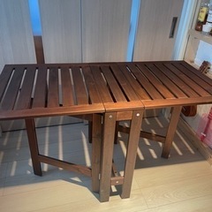 テーブル　チェアの画像