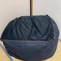 無印良品 ビーズクッションデニム 体にフィットするソファの画像