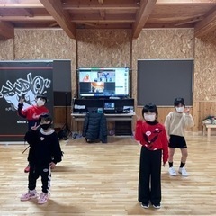 ダンス、アクロバットレッスン！オンラインでも受講可能！﻿レンタルも可能！の画像