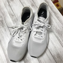 プーマー　スニーカー