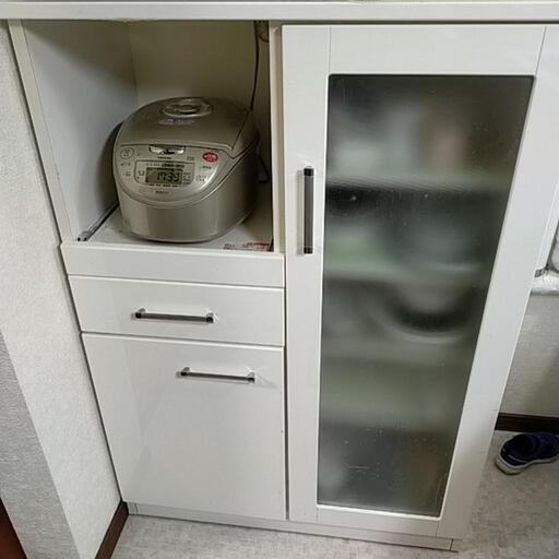 話し合い中！ニトリ食器棚