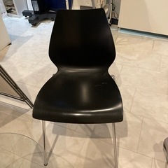 カルテルチェアの画像