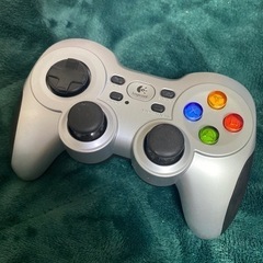 ワイヤレスゲームパッド　ロジクールF710