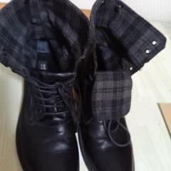 超超超激安♦️皮革ファション靴(ステファンロッシ)ブーツ♦️お洒落メンズ♦️26.5㌢♦️ブラック色♦️内側チェック柄♦️ボタンを外して伸ばして履いてもとてもお洒落で格好良い♦️2パターンの装い方が出来ます♦️の画像