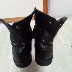 超超超激安♦️皮革ファション靴(ステファンロッシ)ブーツ♦️お洒落メンズ♦️26.5㌢♦️ブラック色♦️内側チェック柄♦️ボタンを外して伸ばして履いてもとてもお洒落で格好良い♦️2パターンの装い方が出来ます♦️の画像