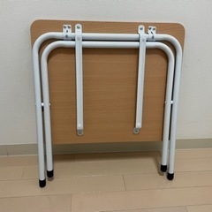 折りたたみテーブルの画像