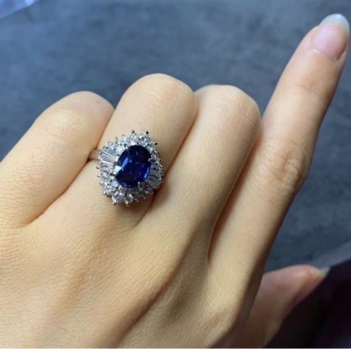 サファイアリング  10#日本ジュエリー鑑定証明書があります。