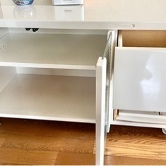 【3月8日まで】キャスター付きテレビ台・収納キャビネット・棚(ホワイト)の画像