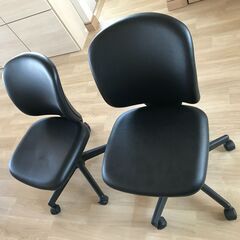 オフィスチェア　PLUS Presea（ブラックシェル　ビニールレザー張り）1/2の画像