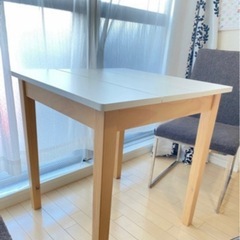 モダンデザイン　ダイニングテーブル　70㎝の画像