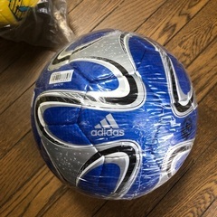 adidas サッカーボール　５号球