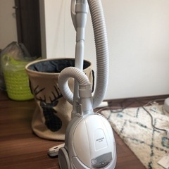 日立　HITACHI  掃除機　譲ります