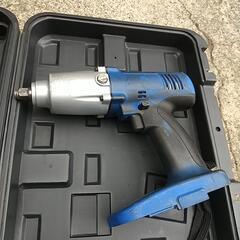 24v インパクト レンチ バッテリーと充電器付きの画像
