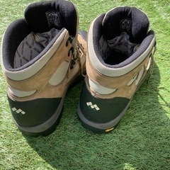 mont-bellのトレッキングブーツ26.5の画像