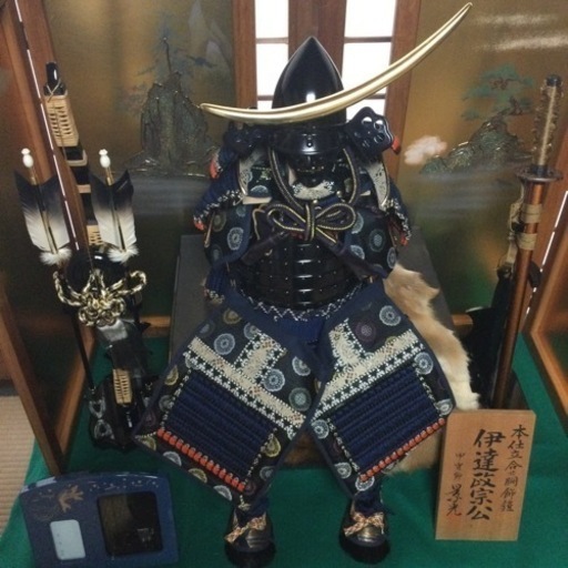 長期保管品　五月人形　　幅90　　奥行56.5　　高さ103　 （ｃｍ／台と人形全体）　本仕立合せ胴飾鎧　伊達政宗公　甲冑師　景光