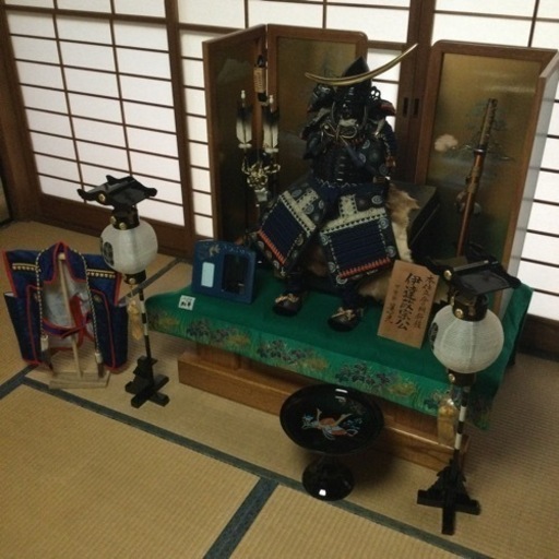 長期保管品　五月人形　　幅90　　奥行56.5　　高さ103　 （ｃｍ／台と人形全体）　本仕立合せ胴飾鎧　伊達政宗公　甲冑師　景光