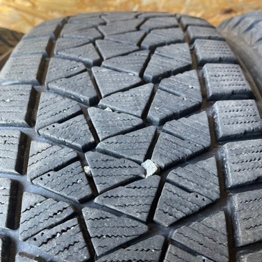 バリ山　BRIDGESTONE DM-V2 225/55R18  スタッドレス  タイヤ　2014年製