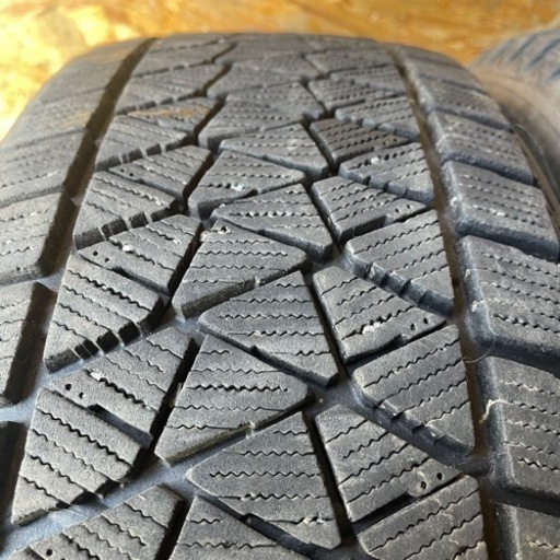 バリ山　BRIDGESTONE DM-V2 225/55R18  スタッドレス  タイヤ　2014年製