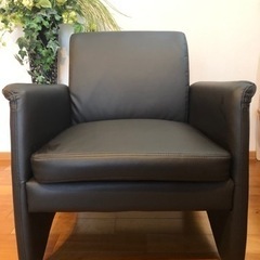 引き取り手が決まりました。ニトリ　合成皮革1人用ソファ
