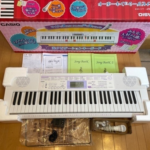CASIO カシオ 電子キーボード　LK-122  61標準鍵  光ナビゲーションキーボード　オールインワン