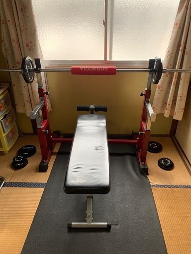 バーベル　ベンチプレス　腹筋台