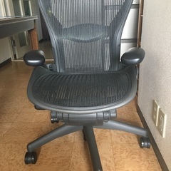 古いですがハーマンミラーです。
