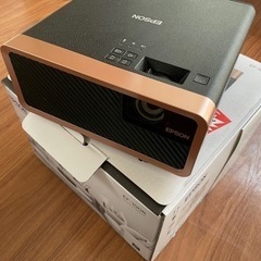 EPSON EF-100B プロジェクター本体　美品 Amazon.co.jp: EPSON dreamio ホームプロジェクター(2500000:1 2000lm
