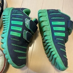 本日限り。子供靴4 及び子供靴1と3の画像