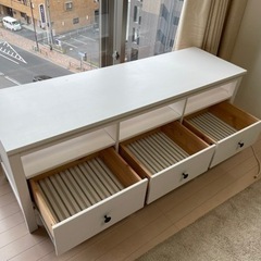 IKEA テレビ台　ホワイト148x47x57 cmの画像