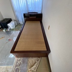 ベッド　500円あげます