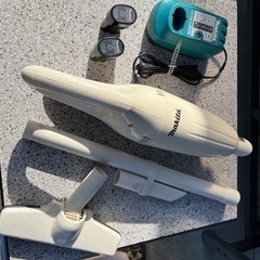 マキタ‼️充電式　バッテリー2個付　クリーナー‼️コードレス‼️軽い