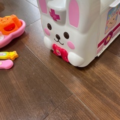 メルちゃん　うさぎさんきゅうきゅうしゃ　キッズプレートの画像