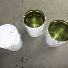 ペール缶　20リットル　白　1個　￥700の画像