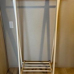 ニトリ　A型ハンガーラック　ホワイトウォッシュ　木製の画像
