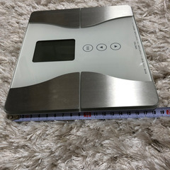 【お引き取りいただける方決まりました】小型体重計の画像
