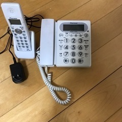 電話機本体と子機です。の画像