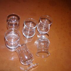 SIX BAILEYS GLASSESの画像